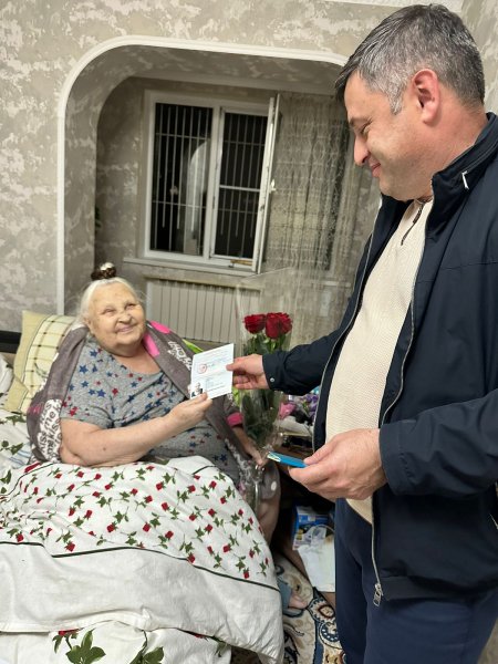 Сотрудники УВМ МВД по Кабардино-Балкарской Республике оказывают услуги по выдаче документов с выездом на дом людям с ограниченными способностями